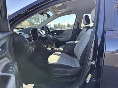 Used 2022 Chevrolet Equinox LS w/ LS Convenience Package image 24