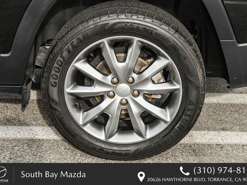 Used 2017 Jeep Cherokee Limited FWD image 10