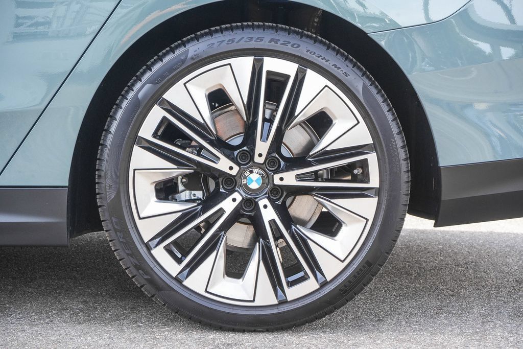 Used 2026 BMW 530i RWD image 8