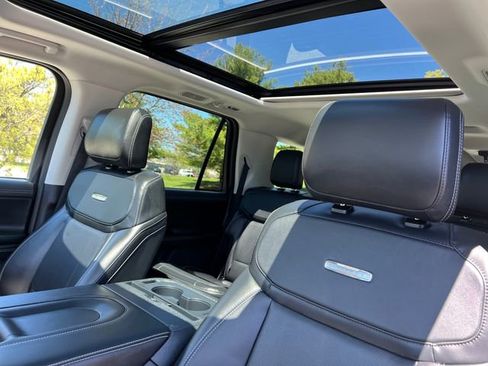 Used 2025 Ford Expedition Max Platinum AWD/4WD image 17
