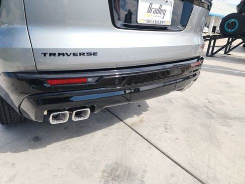 New 2026 Chevrolet Traverse RS w/ LPO, Floor Liner Package FWD image 16