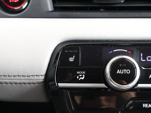 Used 2025 Honda Pilot EX-L image 18
