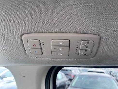 Used 2023 Kia Carnival LX FWD image 18