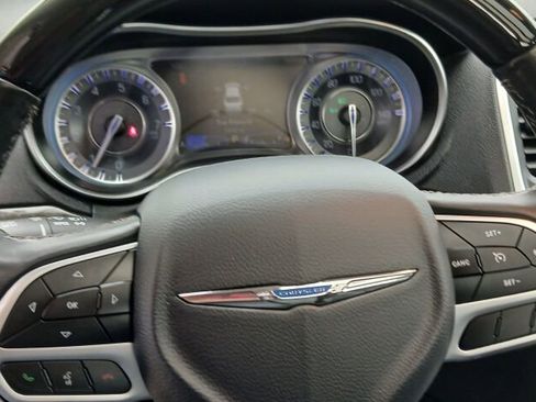 Used 2019 Chrysler 300 Limited image 23
