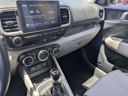 Used 2025 Hyundai Venue SEL FWD image 20