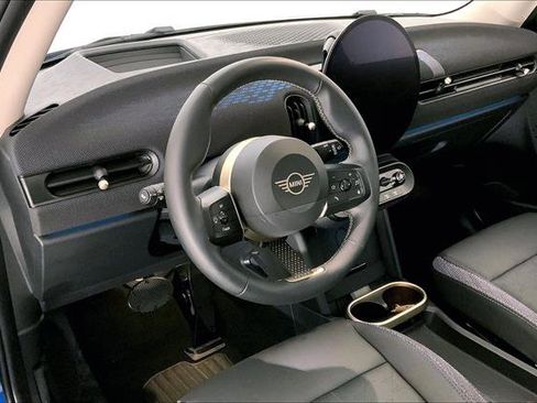 Certified 2025 MINI Cooper 2-Door Hardtop image 21