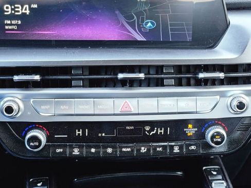 Used 2025 Kia Telluride S FWD image 24