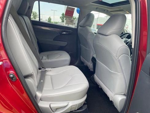New 2026 Toyota Highlander Limited AWD/4WD image 15