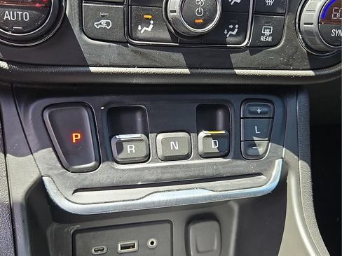 Used 2019 GMC Terrain SLE w/ Driver Convenience Package AWD/4WD image 14