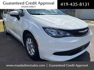 Used 2022 Chrysler Voyager LX image 1