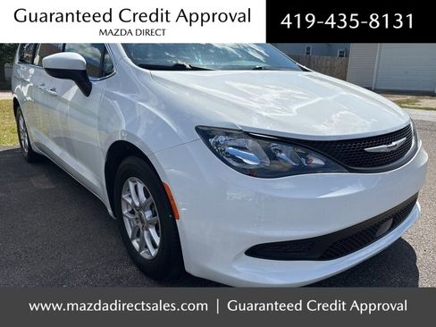 Used 2022 Chrysler Voyager LX image 1