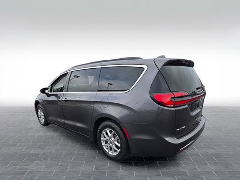 Used 2022 Chrysler Pacifica Touring-L FWD image 5