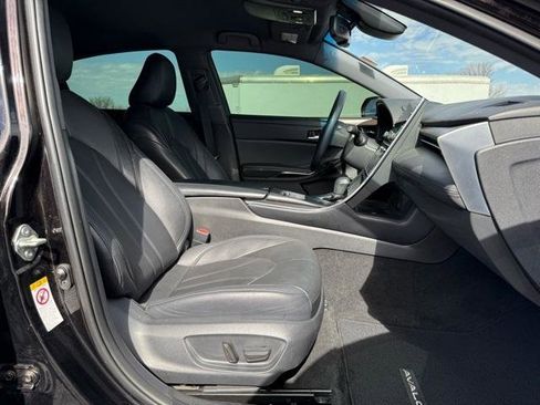 Used 2019 Toyota Avalon XLE w/ Preferred Accessory Package image 37