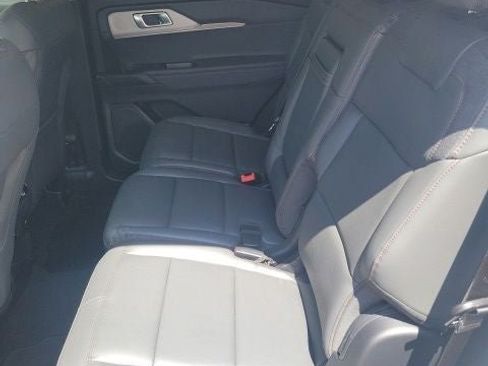Used 2026 Ford Explorer Active w/ Active Comfort Package RWD image 9