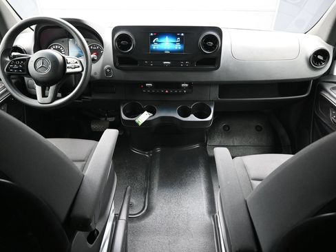 Used 2024 Mercedes-Benz Sprinter 2500 image 14
