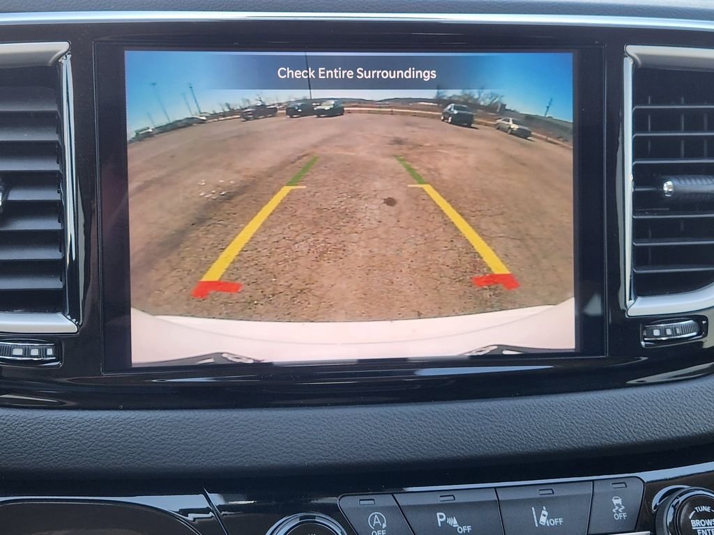Used 2024 Chrysler Pacifica Touring-L FWD image 18