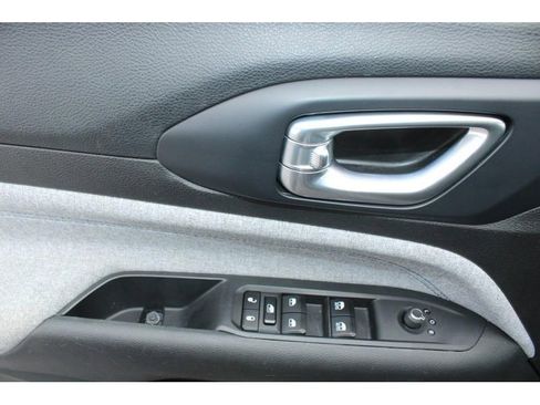 Used 2024 Jeep Compass Latitude image 20