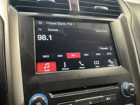 Used 2018 Ford Fusion SE w/ Fusion SE Technology Package image 21