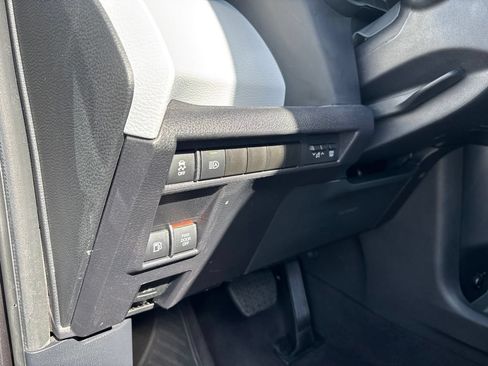 Used 2025 Toyota Sienna XLE FWD image 6