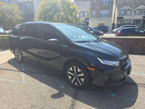 Used 2025 Honda Odyssey EX-L image 3