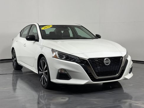 Used 2020 Nissan Altima 2.5 SR FWD image 3