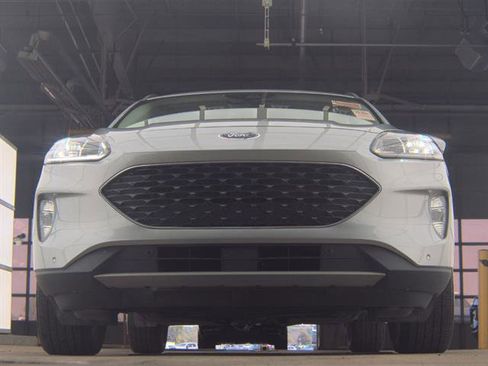 Certified 2022 Ford Escape Titanium w/ Class II Trailer Tow Package AWD/4WD image 2