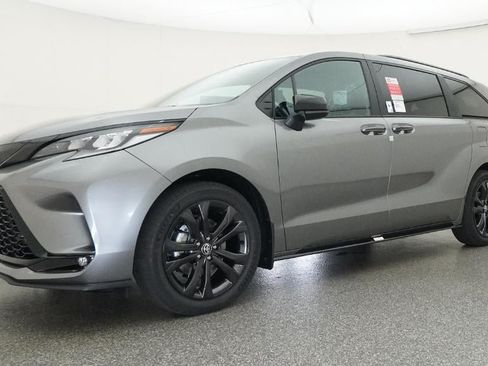 New 2026 Toyota Sienna XSE FWD image 17