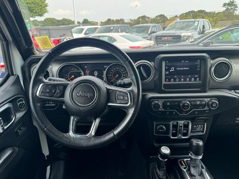 Used 2018 Jeep Wrangler Unlimited Sahara w/ Dual Top Group AWD/4WD image 13
