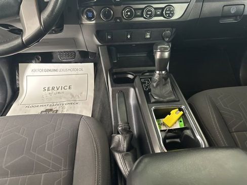 Used 2016 Toyota Tacoma TRD Sport image 14