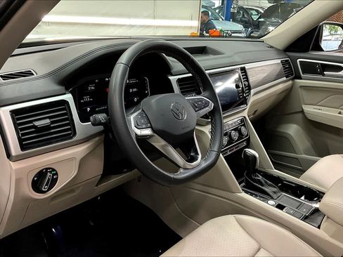 Used 2023 Volkswagen Atlas SE w/ Panoramic Sunroof Package image 17