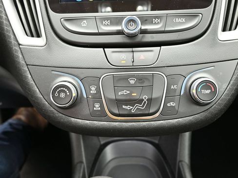 Used 2025 Chevrolet Malibu LS FWD image 14