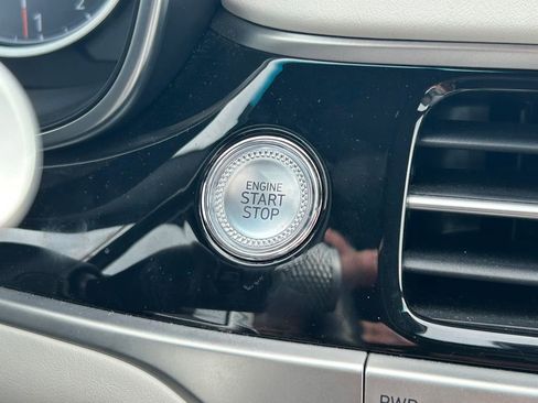 Used 2024 Genesis G70 2.5T image 25