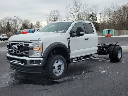 New 2026 Ford F450 XL w/ XL Chrome Package image 2