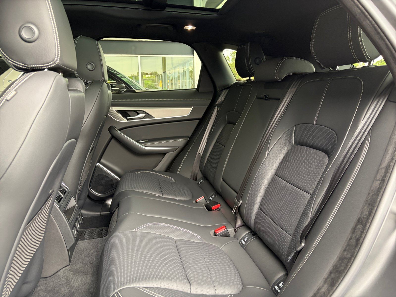 Used 2026 Jaguar F-PACE R-Dynamic S AWD/4WD image 17