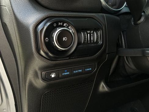 Used 2021 Jeep Wrangler Unlimited Sahara w/ Cold Weather Group AWD/4WD image 17