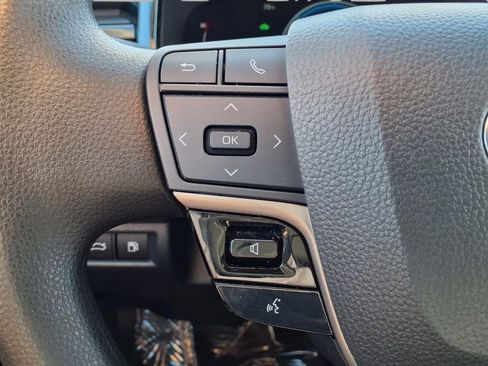 Used 2025 Toyota Camry LE image 13