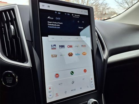 Used 2023 Ford Edge SEL w/ Convenience Package image 11