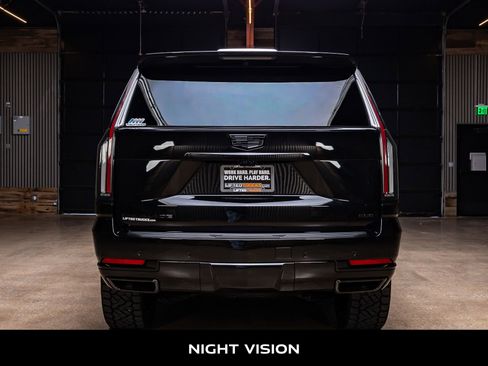 Used 2025 Cadillac Escalade Sport Platinum image 8