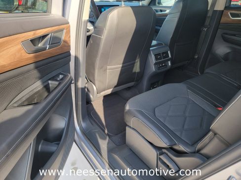 Used 2024 Volkswagen Atlas SE image 13