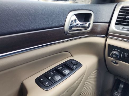 Used 2017 Jeep Grand Cherokee Limited w/ Trailer Tow Group IV AWD/4WD image 13
