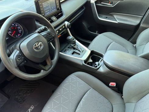 Used 2019 Toyota RAV4 XLE w/ Carpet Mat Package FWD image 9