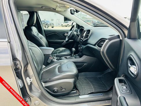 Used 2019 Jeep Cherokee Limited AWD/4WD image 30