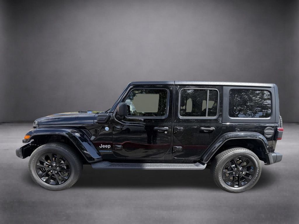 Used 2023 Jeep Wrangler Unlimited Sahara w/ Cold Weather Group AWD/4WD image 14
