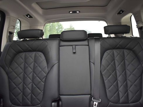 Used 2024 BMW X7 xDrive40i w/ Premium Package AWD/4WD image 20