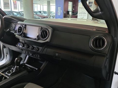Used 2020 Toyota Tacoma TRD Sport w/ Technology Package AWD/4WD image 27