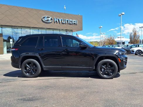 Used 2024 Jeep Grand Cherokee Limited w/ Black Appearance Package AWD/4WD image 2