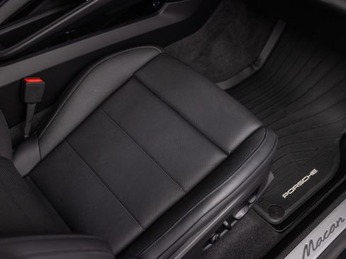 Certified 2025 Porsche Macan Electric RWD image 35