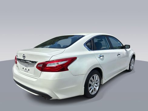 Used 2016 Nissan Altima 2.5 S w/ Power Driver Seat Package FWD image 3