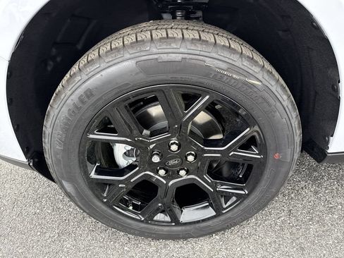 New 2026 Ford Maverick XLT w/ XLT Luxury Package AWD/4WD image 11