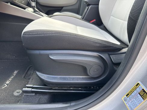 Certified 2023 Hyundai Venue SEL image 13